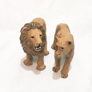 Safari Ltd Male Lion 2010 and Lioness 2008 Hard Plastic Figure Toy Animal 6"